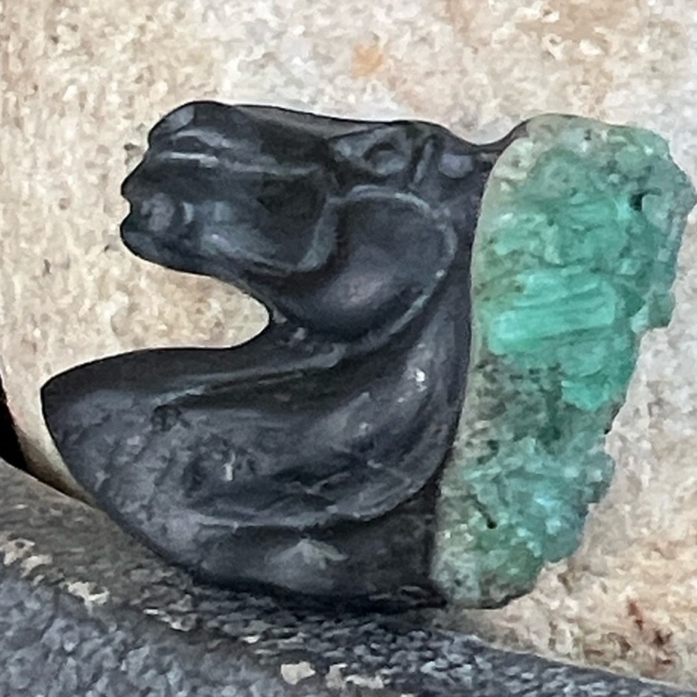 Emerald and shale carved horse head - Picture 4 of 12
